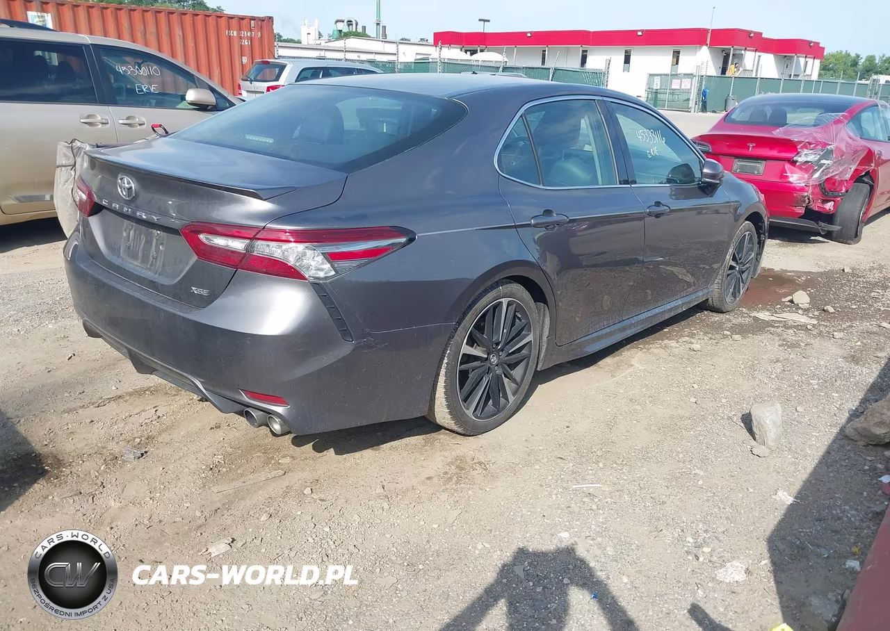 2018 Toyota Camry Xse VIN:4T1B61HK1JU031931 - 4