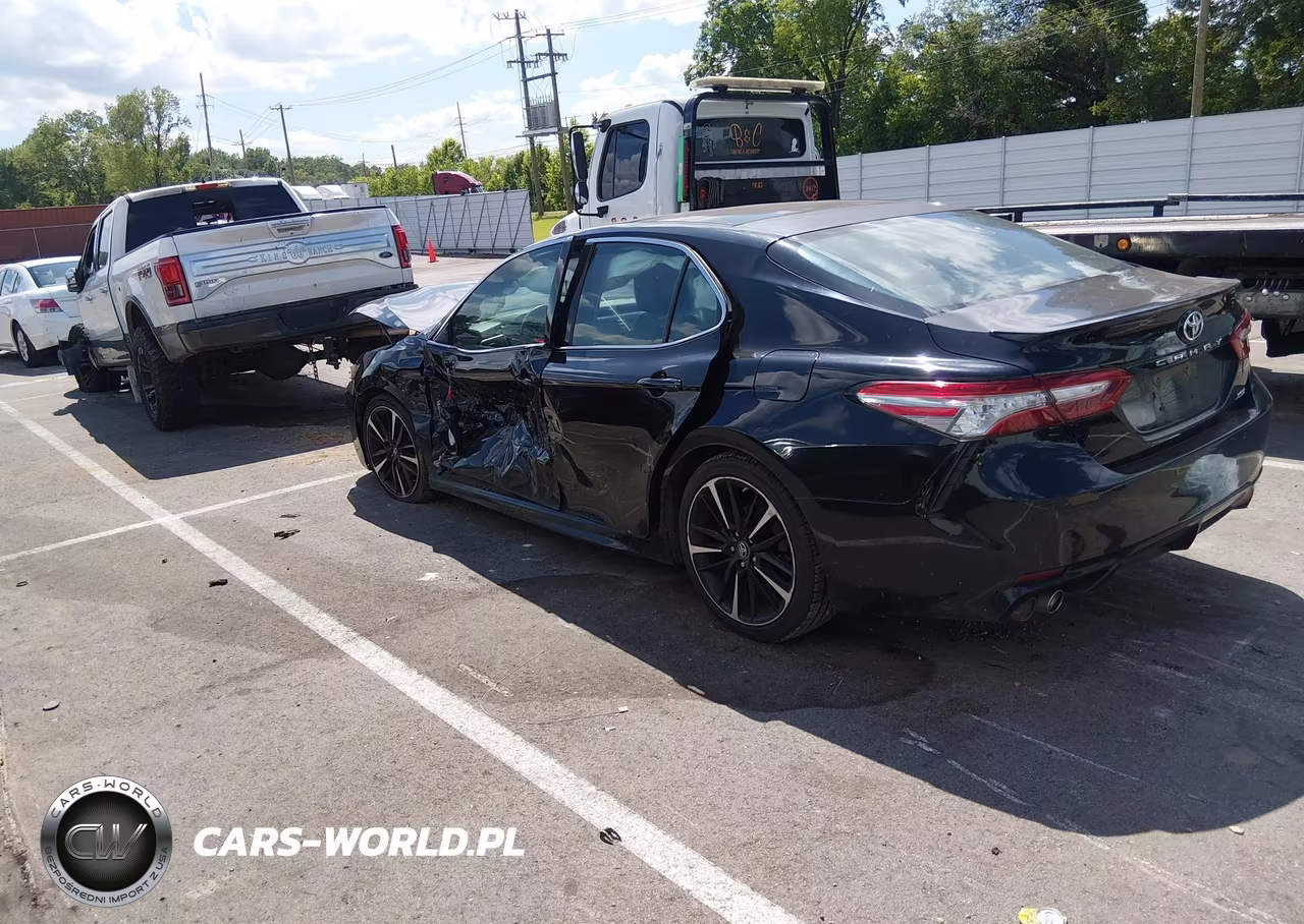 2018 Toyota Camry Xse VIN:4T1B61HK2JU021635 - 3