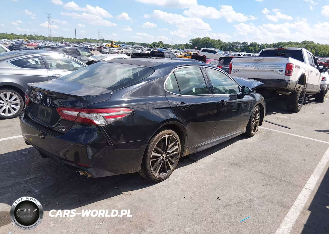 2018 Toyota Camry Xse VIN:4T1B61HK2JU021635 - 4
