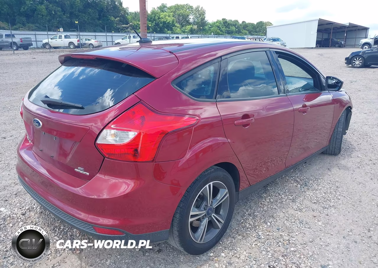 2014 Ford Focus Se VIN:1FADP3K23EL305386 - 4