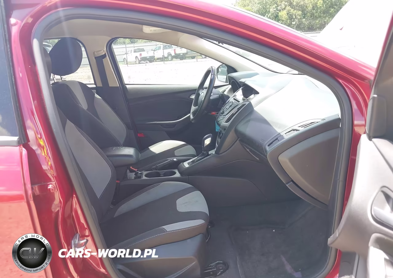2014 Ford Focus Se VIN:1FADP3K23EL305386 - 5