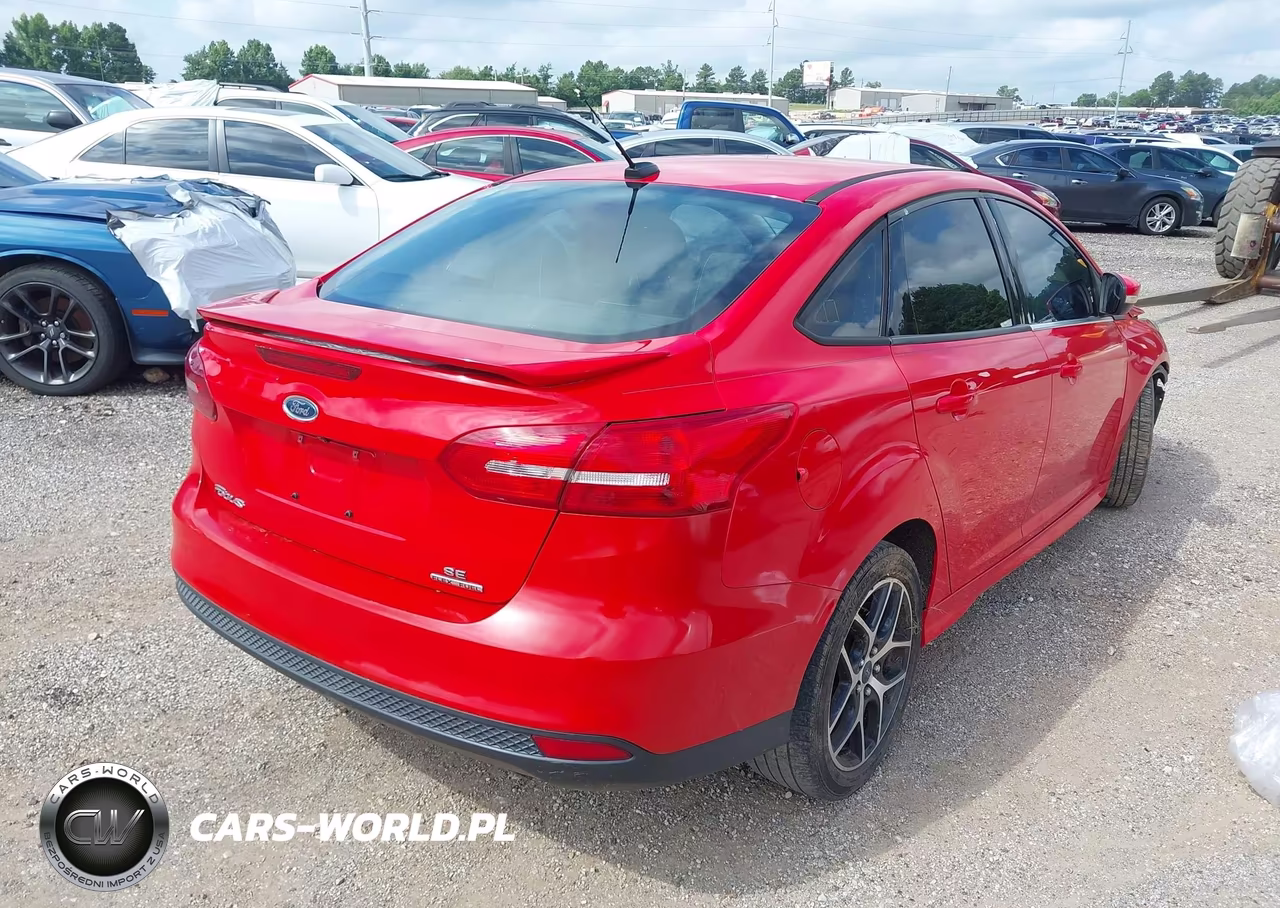 2015 Ford Focus Se VIN:1FADP3F25FL248054 - 4