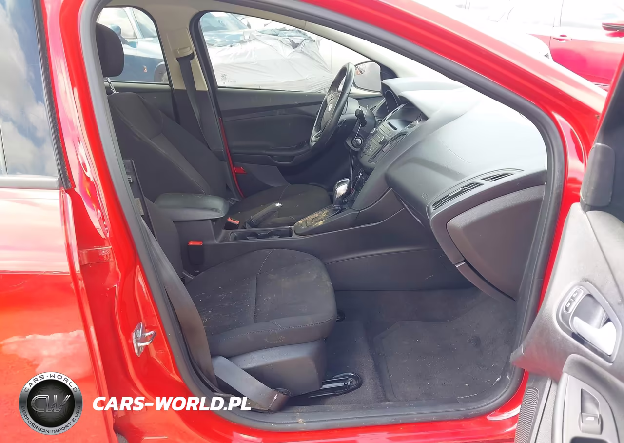 2015 Ford Focus Se VIN:1FADP3F25FL248054 - 5