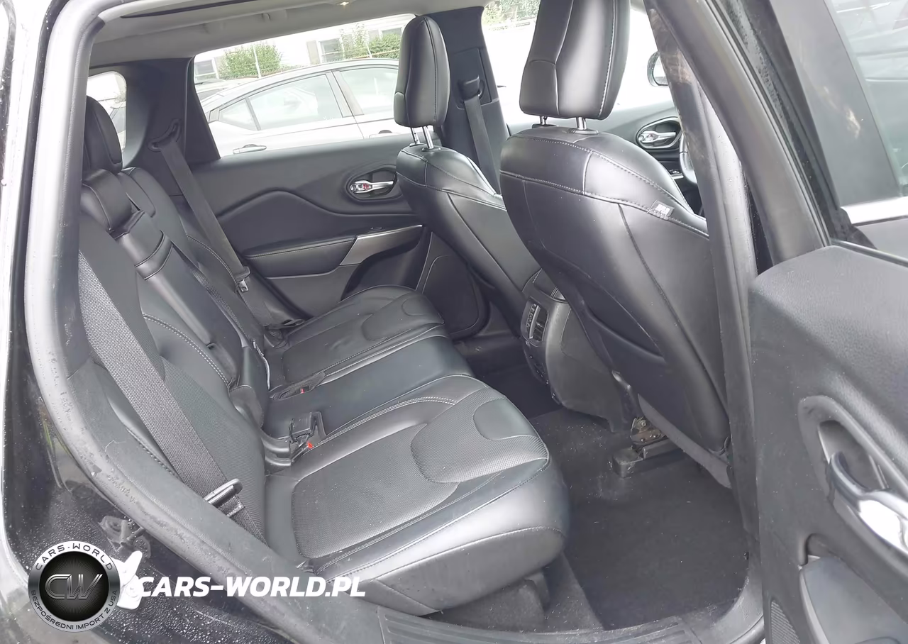 2019 Jeep Cherokee Overland 4X4 VIN:1C4PJMJN5KD399349 - 8