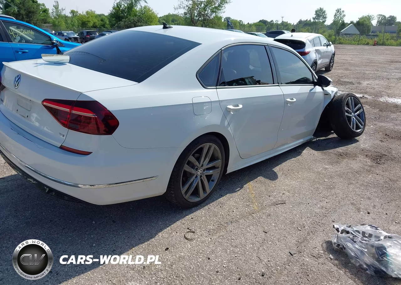 2018 Volkswagen Passat VIN:1VWAA7A31JC018328 - 4