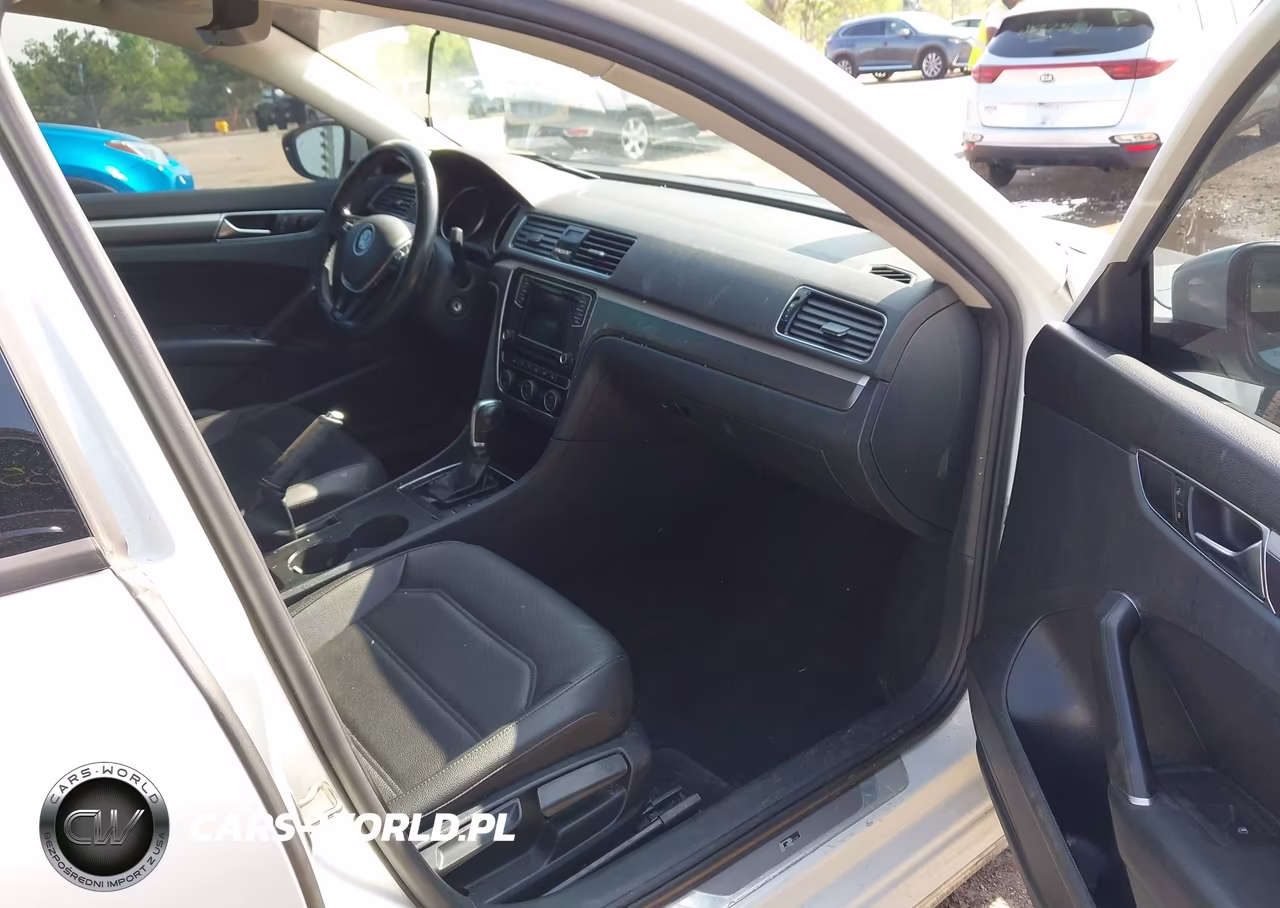 2018 Volkswagen Passat VIN:1VWAA7A31JC018328 - 5