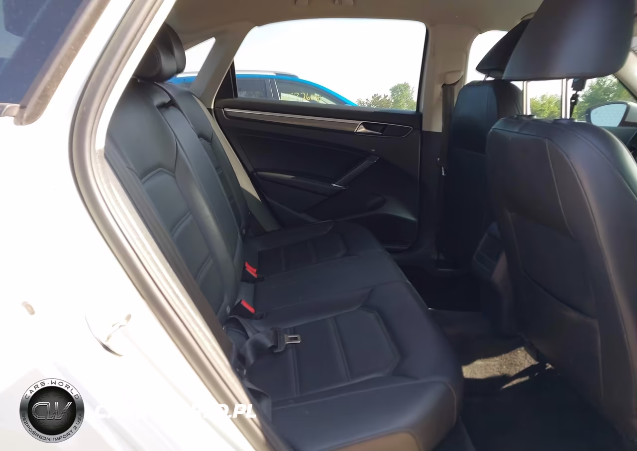 2018 Volkswagen Passat VIN:1VWAA7A31JC018328 - 8