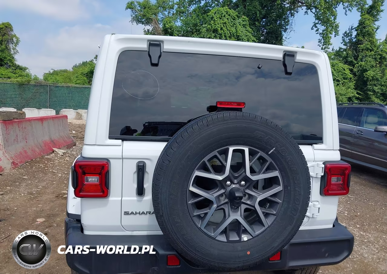 2025 Jeep Wrangler 4-Door Sahara 4X4 VIN:1C4PJXEN6SW598345 - 16