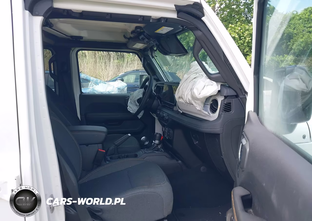 2025 Jeep Wrangler 4-Door Sahara 4X4 VIN:1C4PJXEN6SW598345 - 5