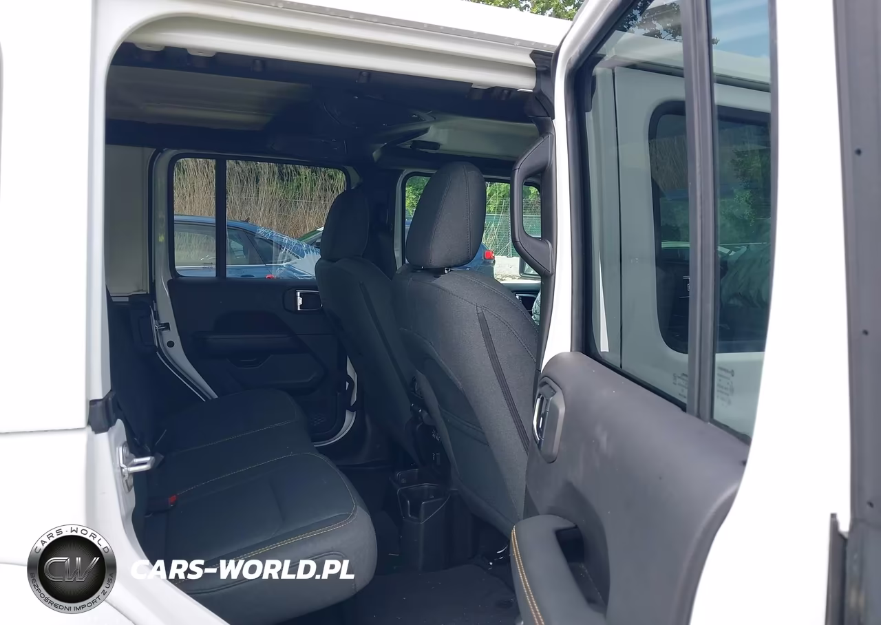 2025 Jeep Wrangler 4-Door Sahara 4X4 VIN:1C4PJXEN6SW598345 - 8