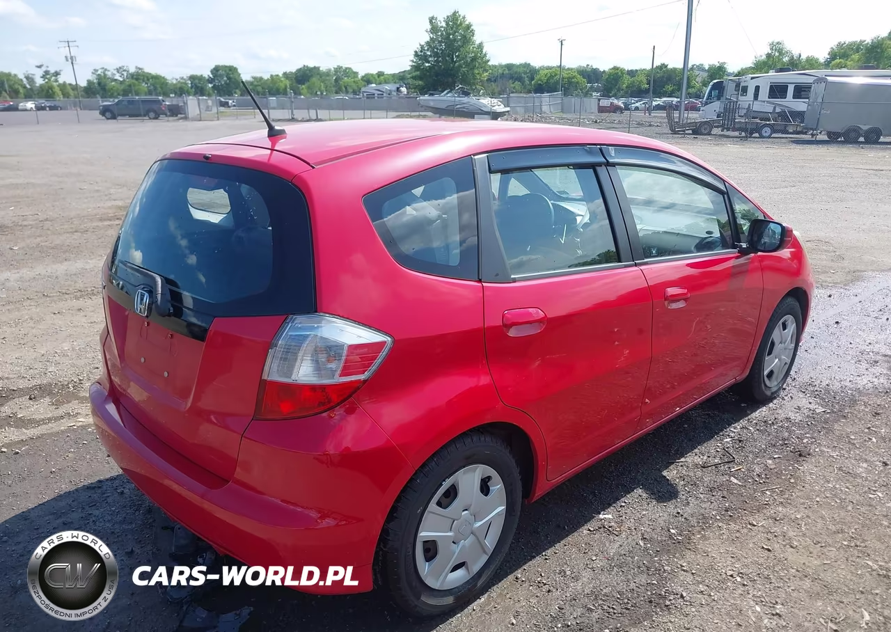 2013 Honda Fit VIN:JHMGE8G39DC067360 - 4