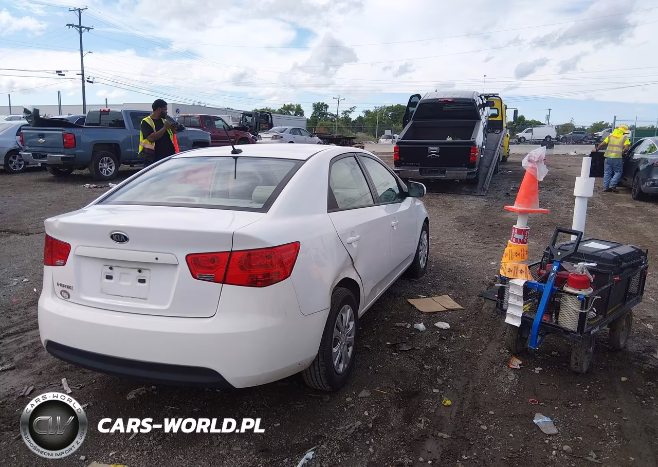 2012 Kia Forte Lx VIN:KNAFT4A2XC5553655 - 4