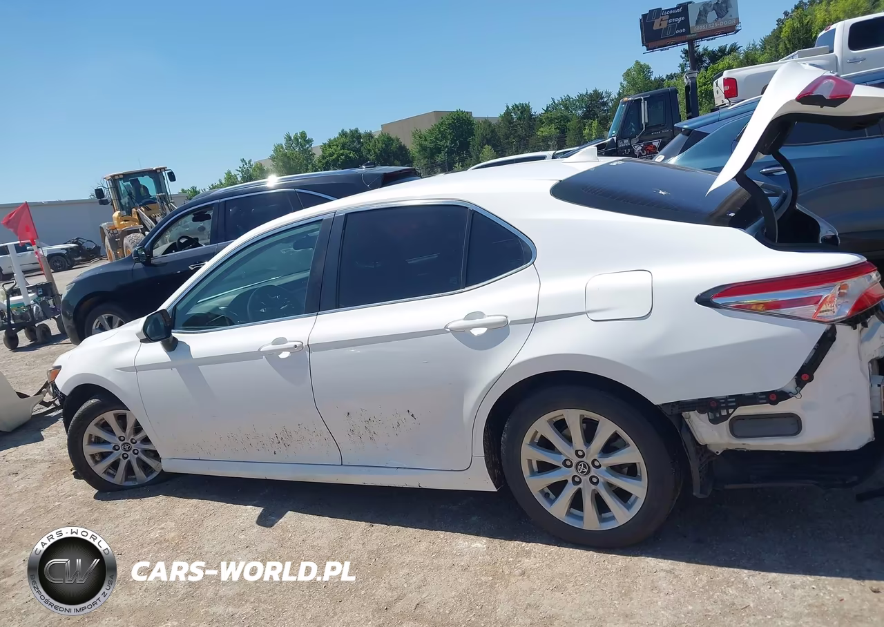 2020 Toyota Camry Le VIN:4T1C11AK3LU346326 - 15