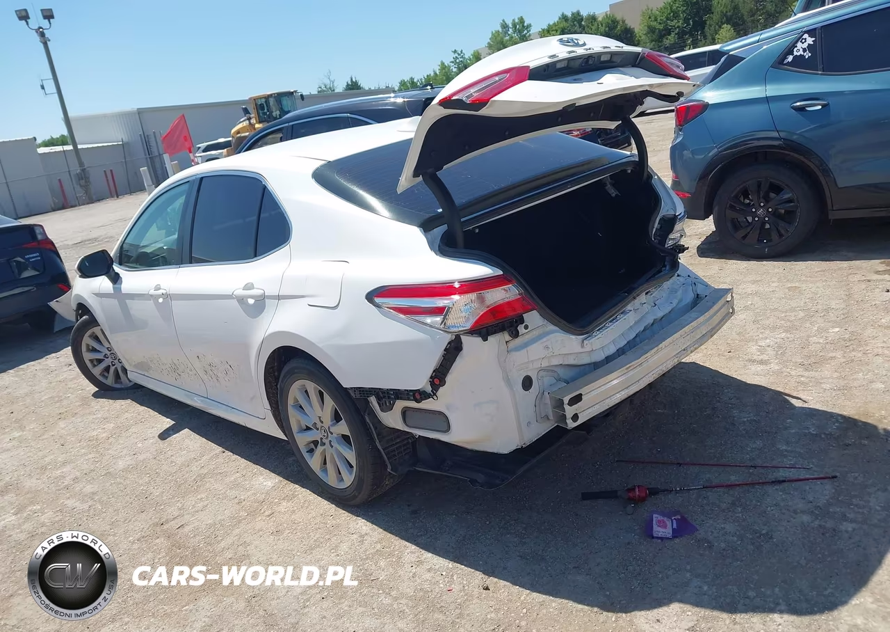 2020 Toyota Camry Le VIN:4T1C11AK3LU346326 - 3