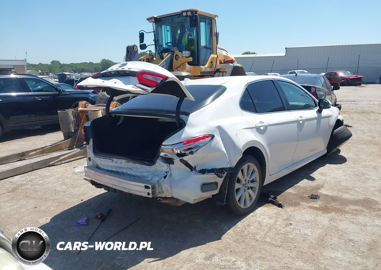 2020 Toyota Camry Le VIN:4T1C11AK3LU346326 - 4