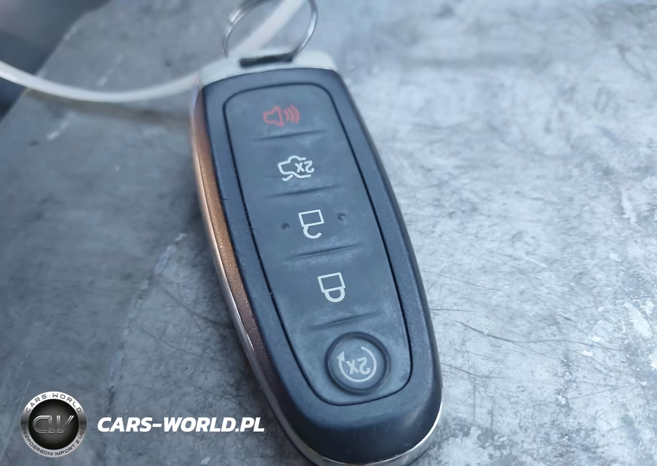 2018 Ford Escape Titanium VIN:1FMCU0J92JUC07610 - 11