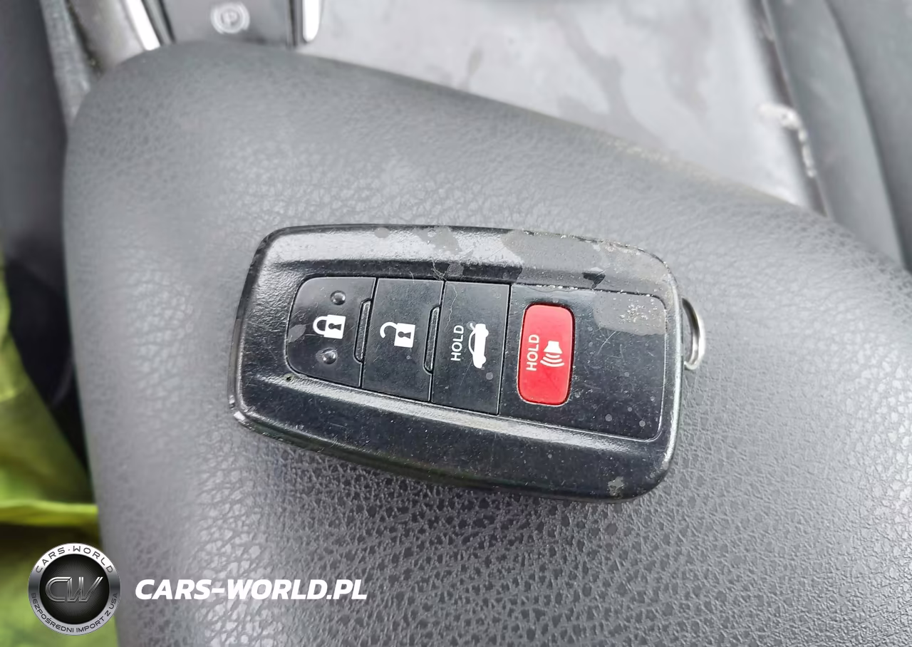 2021 Toyota Camry Le Hybrid VIN:4T1C31AK4MU561810 - 11