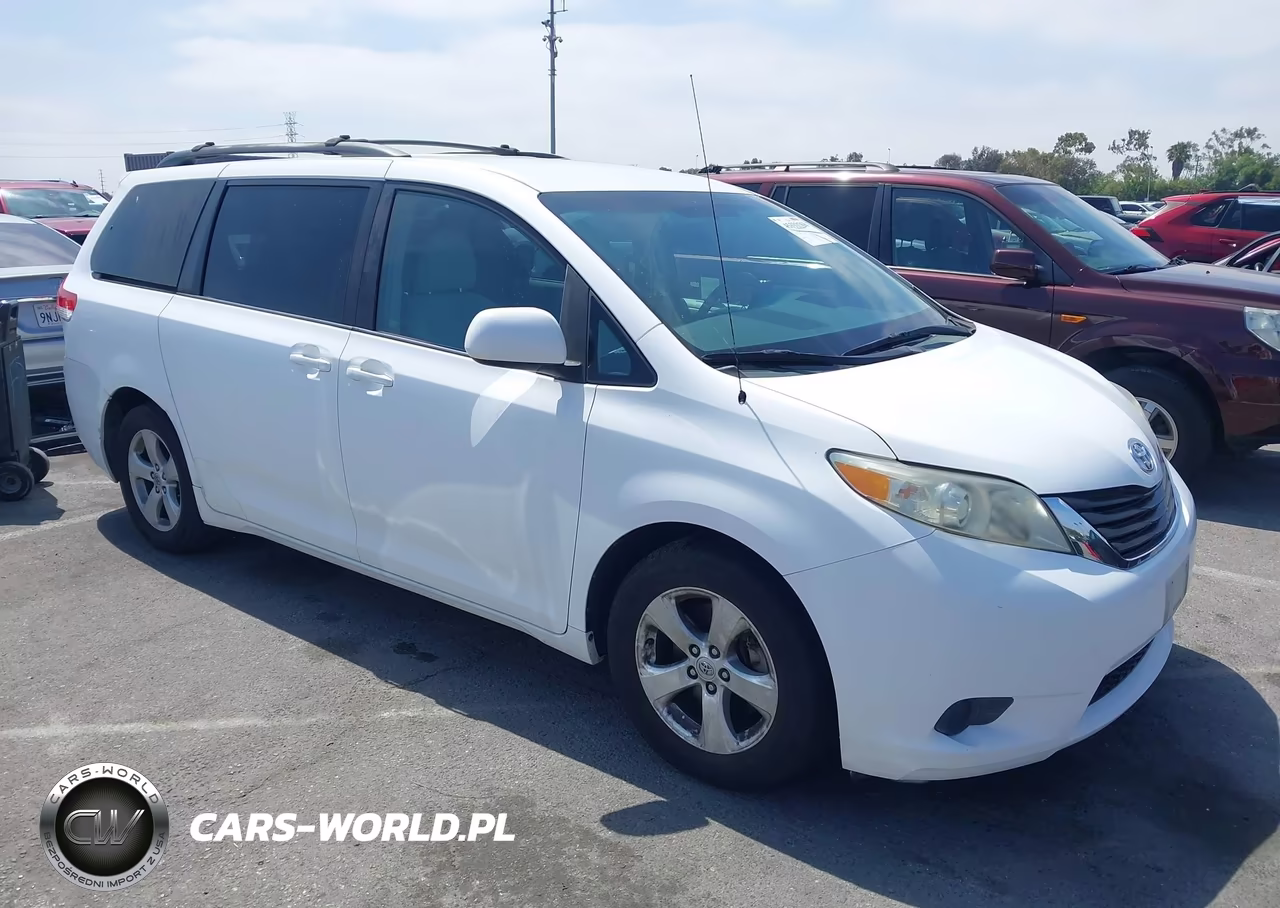2011 Toyota Sienna Le V6 – zdjęcie 1 z 17