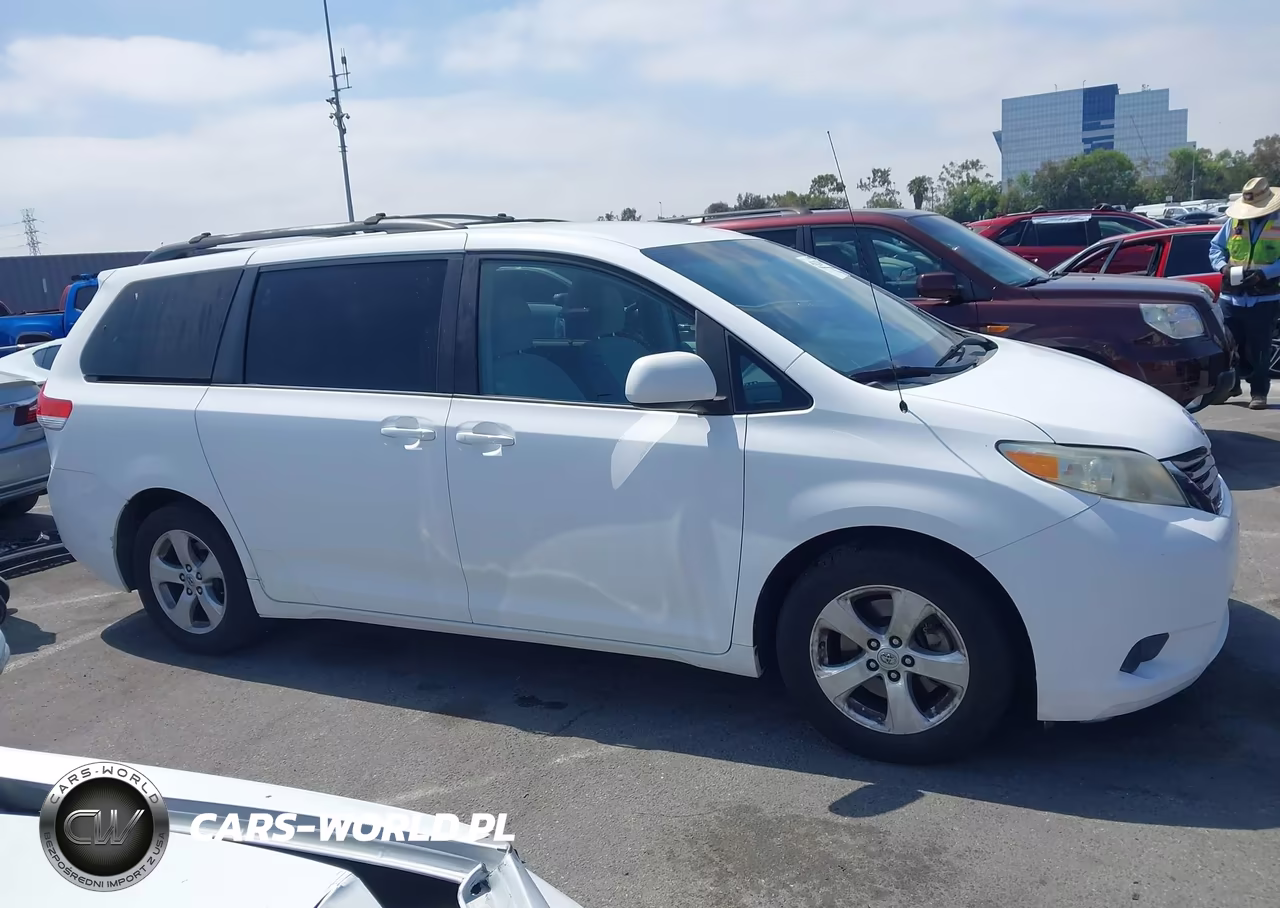 2011 Toyota Sienna Le V6 VIN:5TDKK3DC4BS139945 - 13
