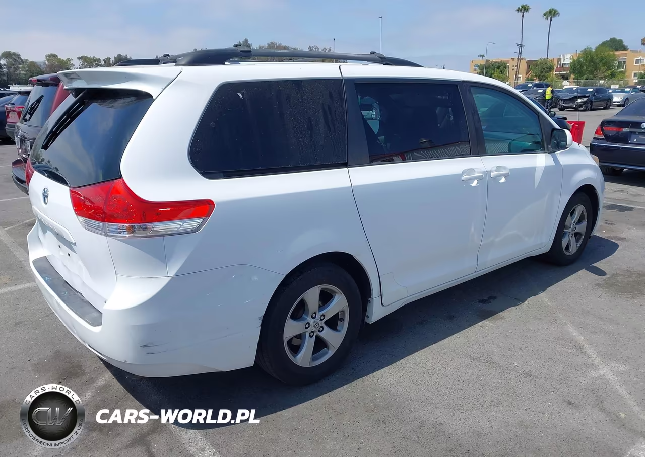 2011 Toyota Sienna Le V6 VIN:5TDKK3DC4BS139945 - 4