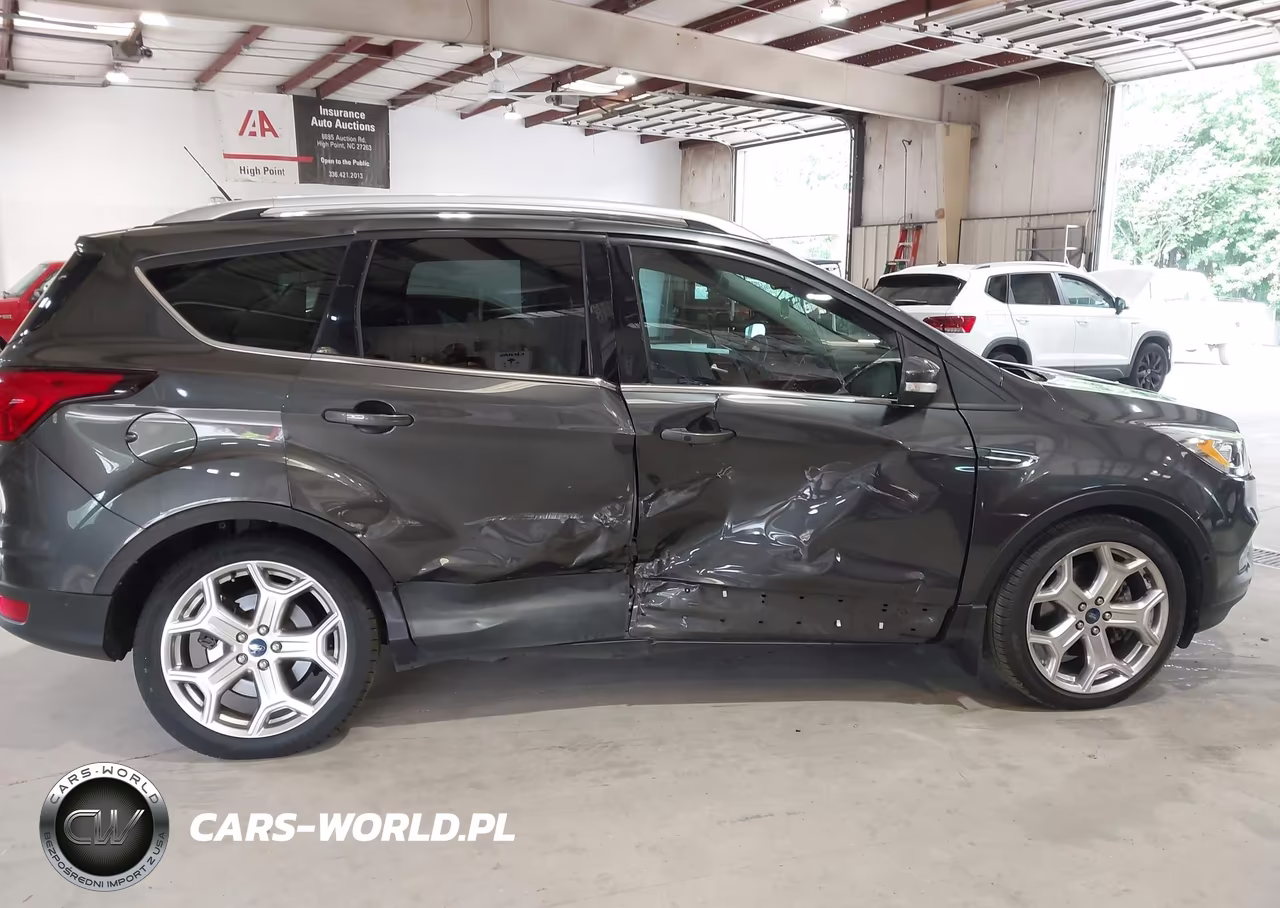 2019 Ford Escape Titanium VIN:1FMCU0J91KUA10607 - 14