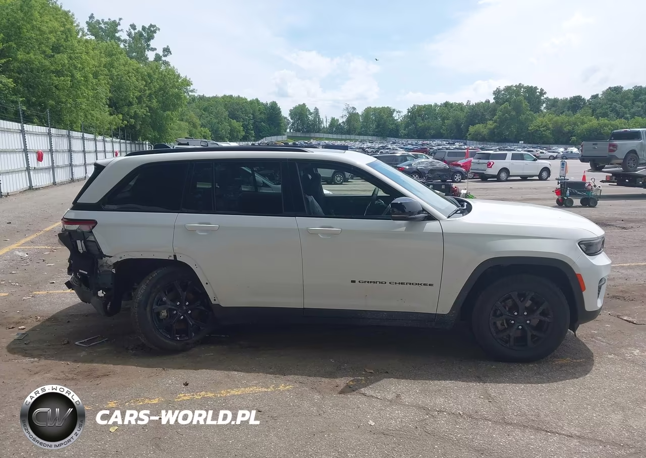 2025 Jeep Grand Cherokee Altitude X 4X4 VIN:1C4RJHAG3SC310756 - 13