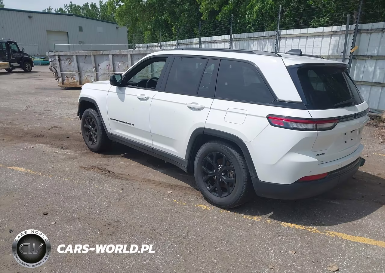 2025 Jeep Grand Cherokee Altitude X 4X4 VIN:1C4RJHAG3SC310756 - 3