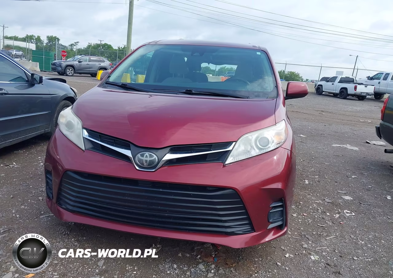 2018 Toyota Sienna Le 8 Passenger VIN:5TDKZ3DC1JS959992 - 12