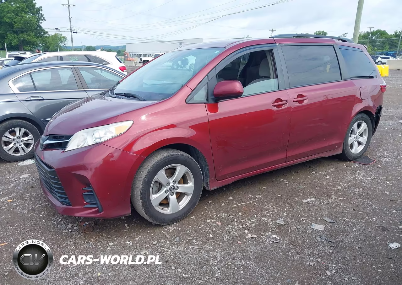 2018 Toyota Sienna Le 8 Passenger VIN:5TDKZ3DC1JS959992 - 2
