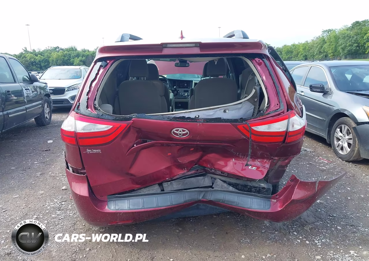 2018 Toyota Sienna Le 8 Passenger VIN:5TDKZ3DC1JS959992 - 6