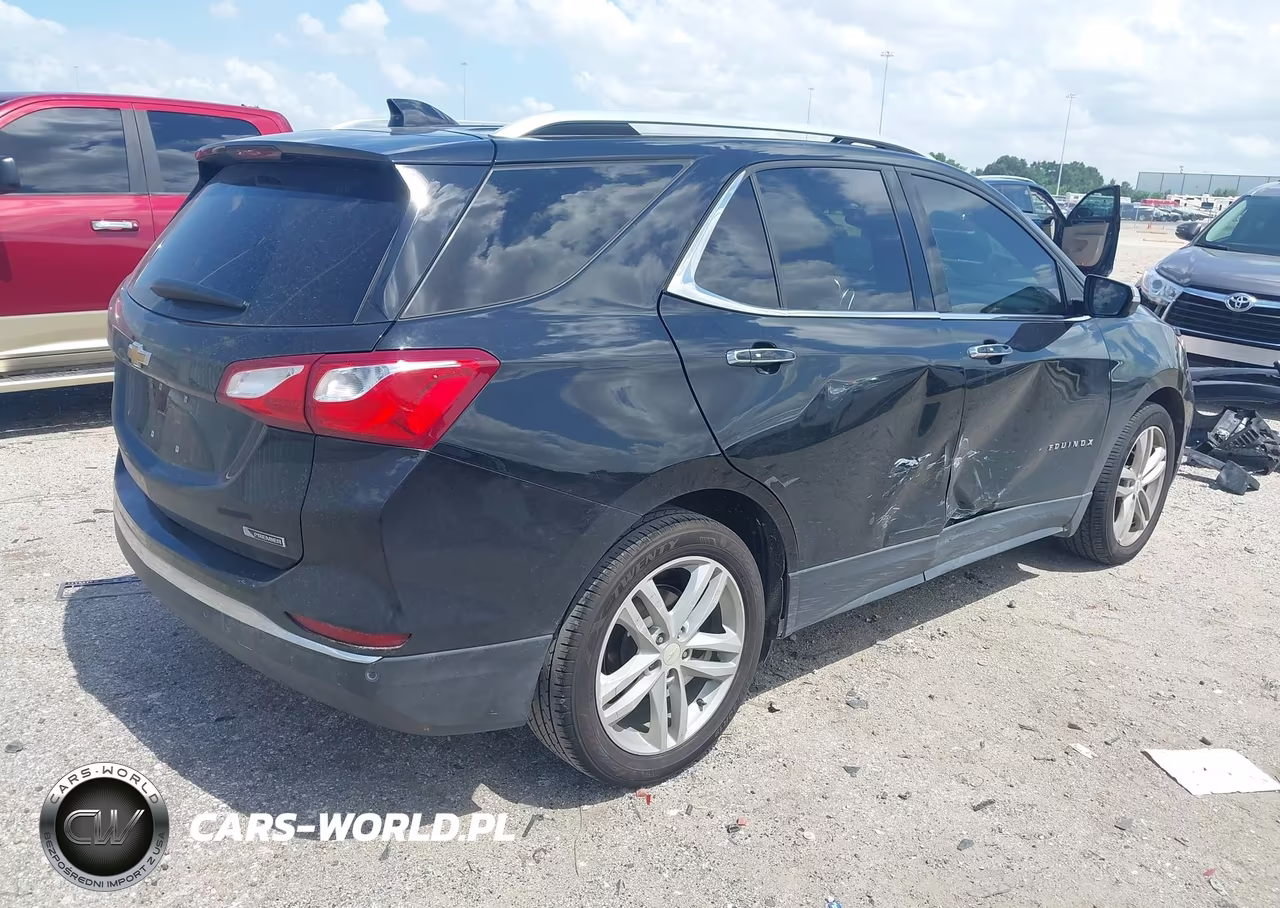 2018 Chevrolet Equinox Premier VIN:2GNAXMEV2J6142636 - 4