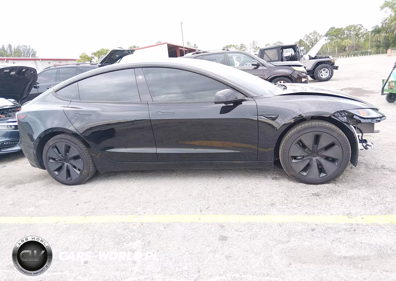 2025 Tesla Model 3 VIN:5YJ3E1EA3SF940674 - 13