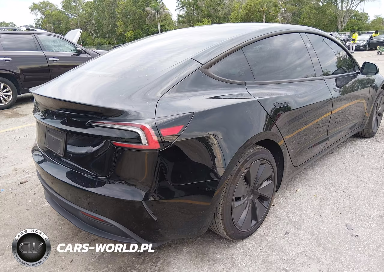 2025 Tesla Model 3 VIN:5YJ3E1EA3SF940674 - 4