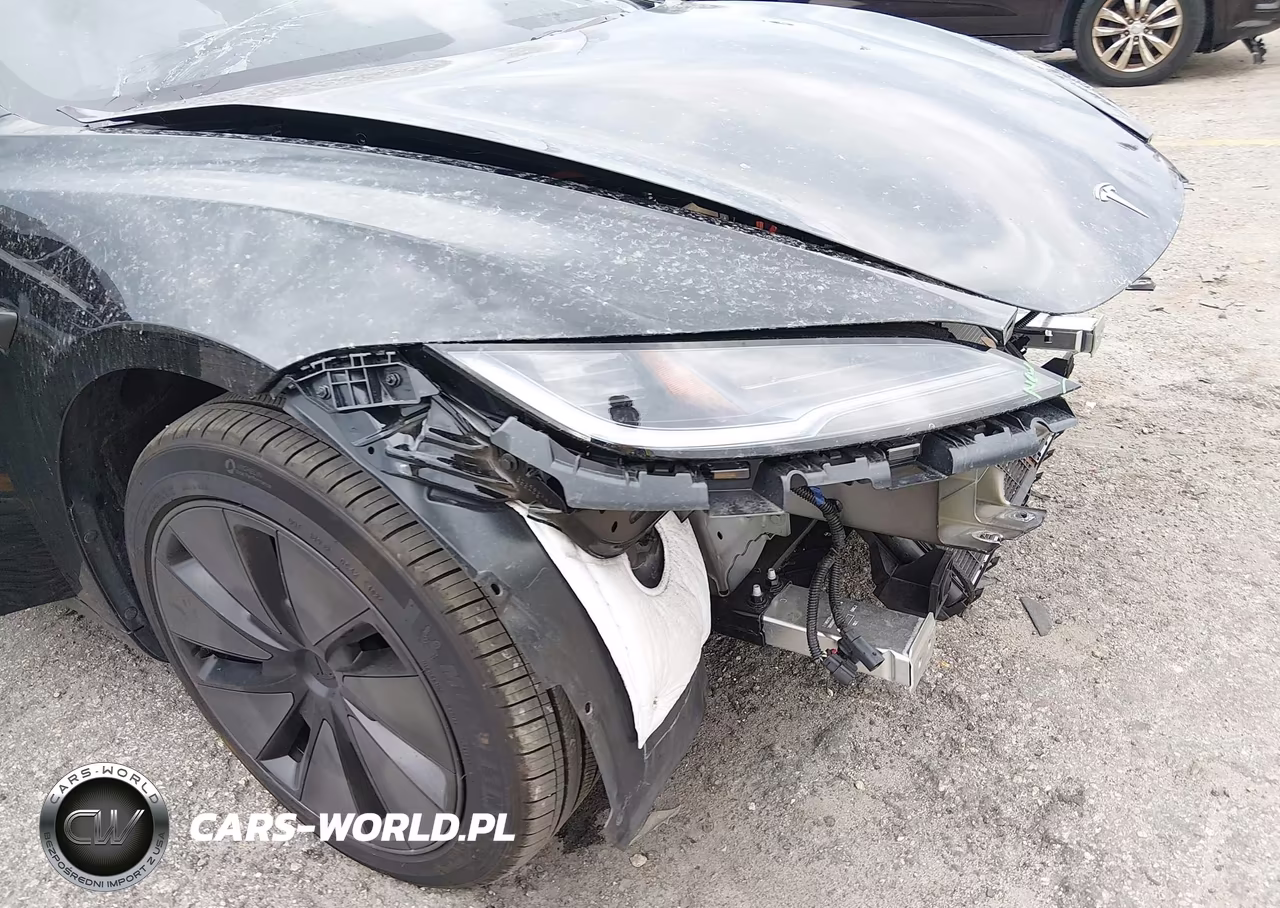 2025 Tesla Model 3 VIN:5YJ3E1EA3SF940674 - 6