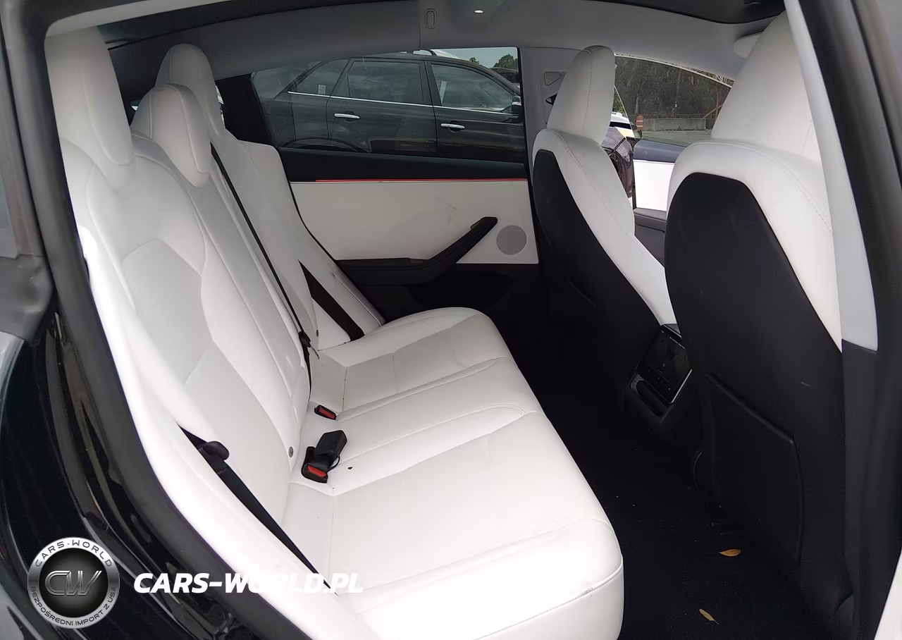 2025 Tesla Model 3 VIN:5YJ3E1EA3SF940674 - 8