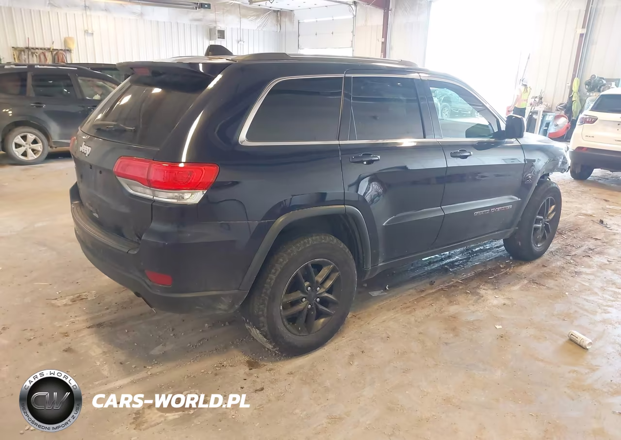 2017 Jeep Grand Cherokee Laredo 4X4 VIN:1C4RJFAG1HC963826 - 4