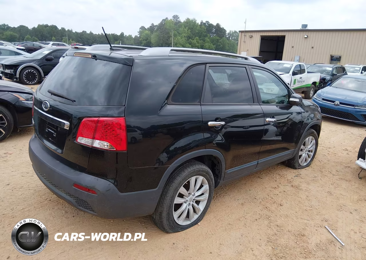2011 Kia Sorento Lx V6 VIN:5XYKT4A21BG045761 - 4