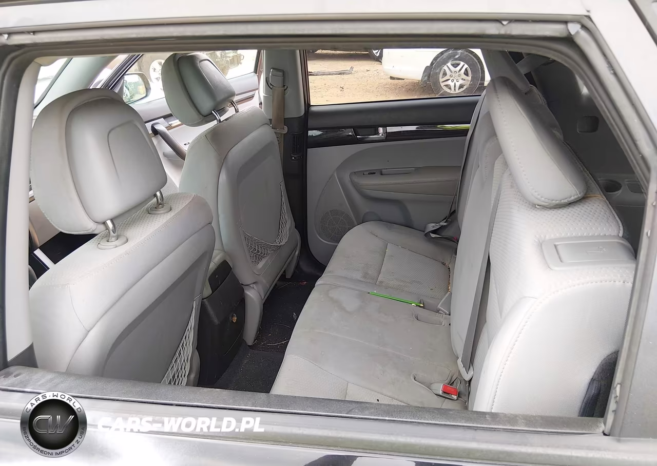 2011 Kia Sorento Lx V6 VIN:5XYKT4A21BG045761 - 8