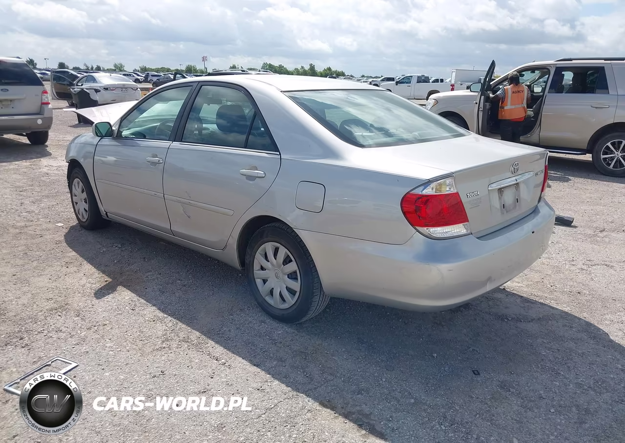 2005 Toyota Camry Le VIN:4T1BE32K65U055557 - 3