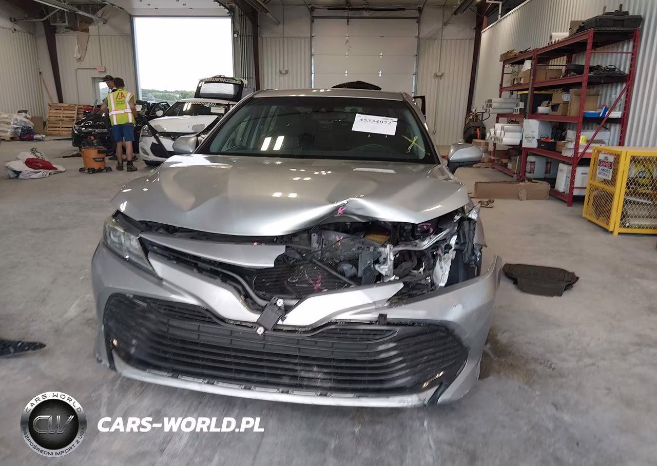 2018 Toyota Camry Le VIN:4T1B11HK9JU567167 - 13