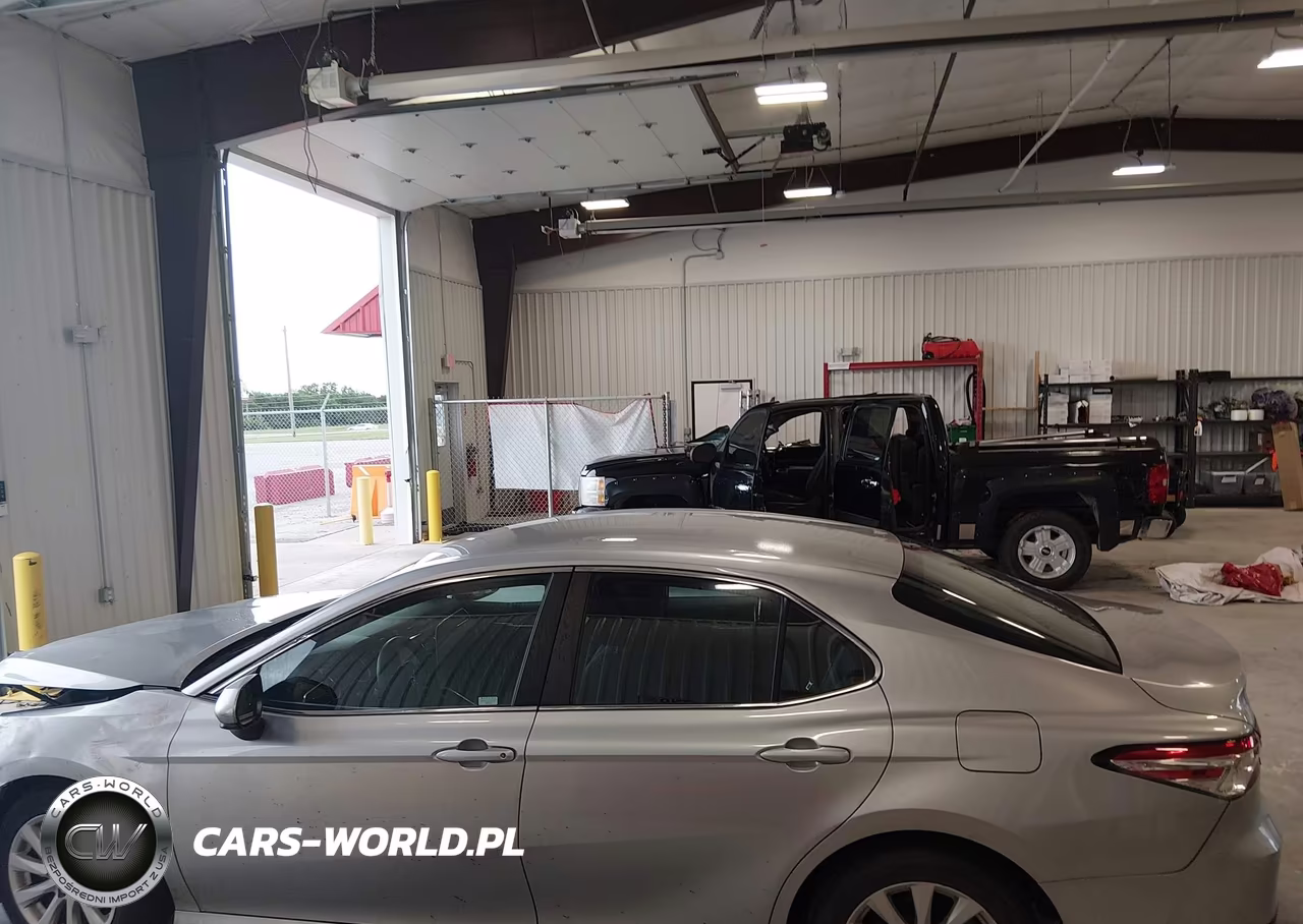 2018 Toyota Camry Le VIN:4T1B11HK9JU567167 - 15