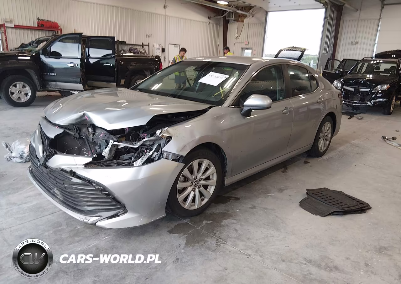 2018 Toyota Camry Le VIN:4T1B11HK9JU567167 - 2