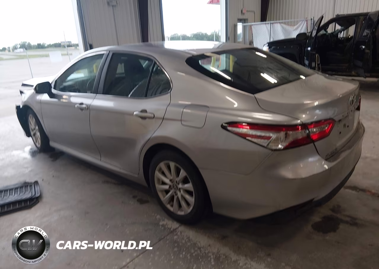 2018 Toyota Camry Le VIN:4T1B11HK9JU567167 - 3