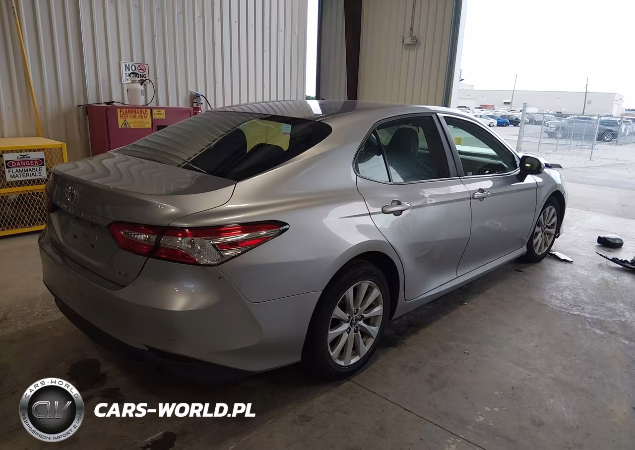 2018 Toyota Camry Le VIN:4T1B11HK9JU567167 - 4