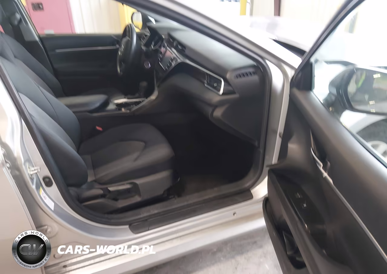 2018 Toyota Camry Le VIN:4T1B11HK9JU567167 - 5