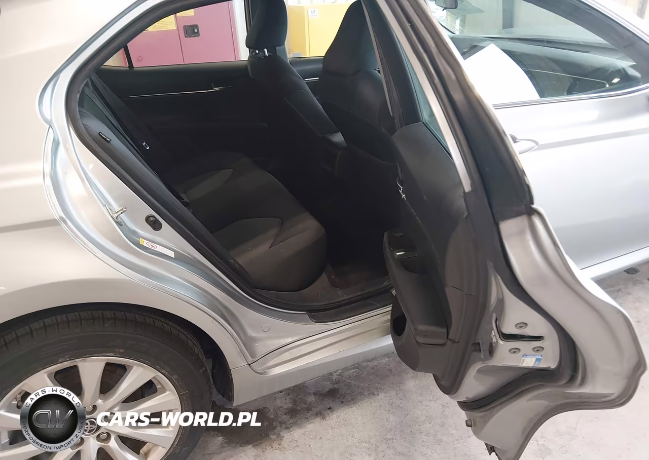 2018 Toyota Camry Le VIN:4T1B11HK9JU567167 - 8