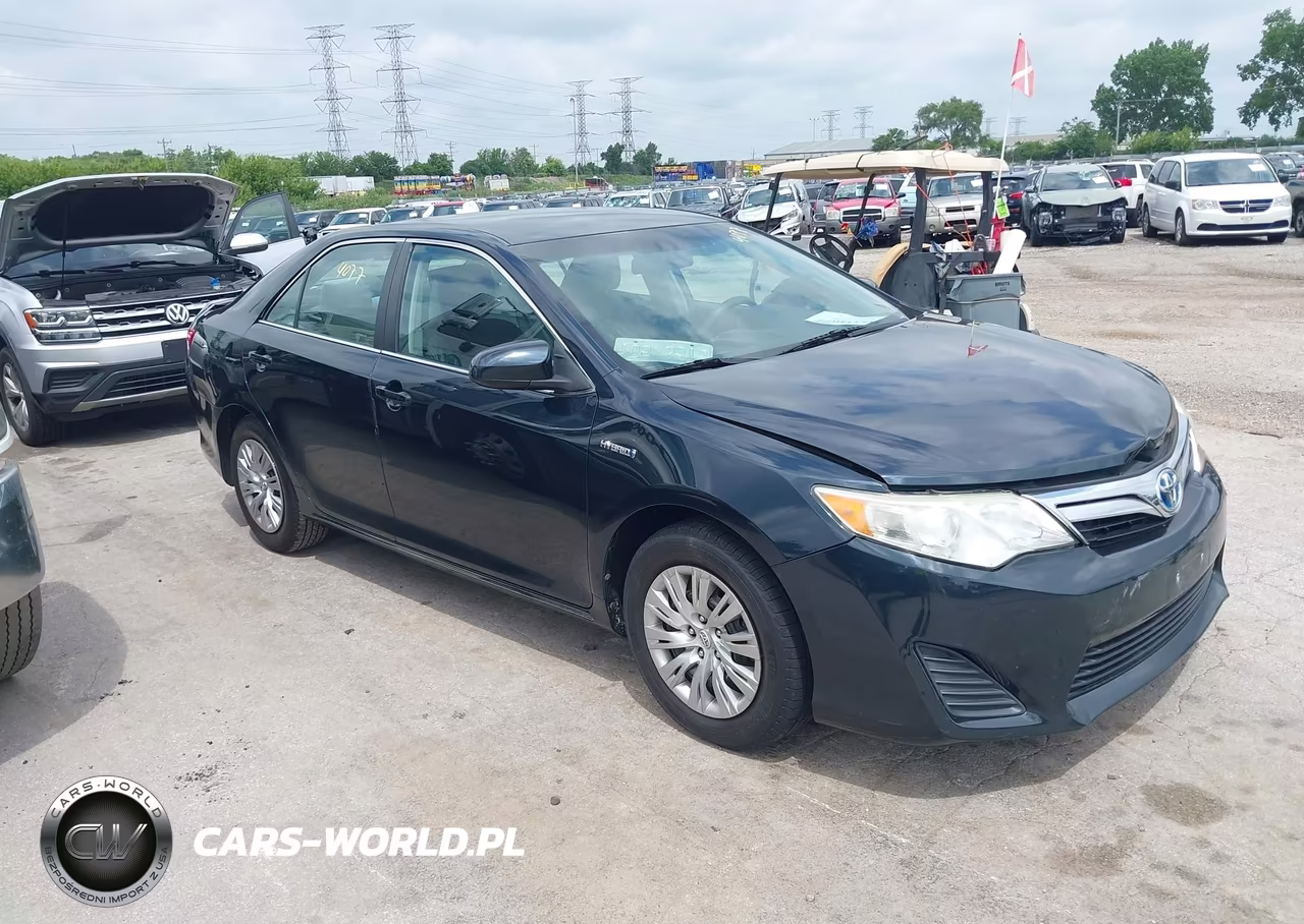 2014 Toyota Camry Hybrid Le – zdjęcie 1 z 16