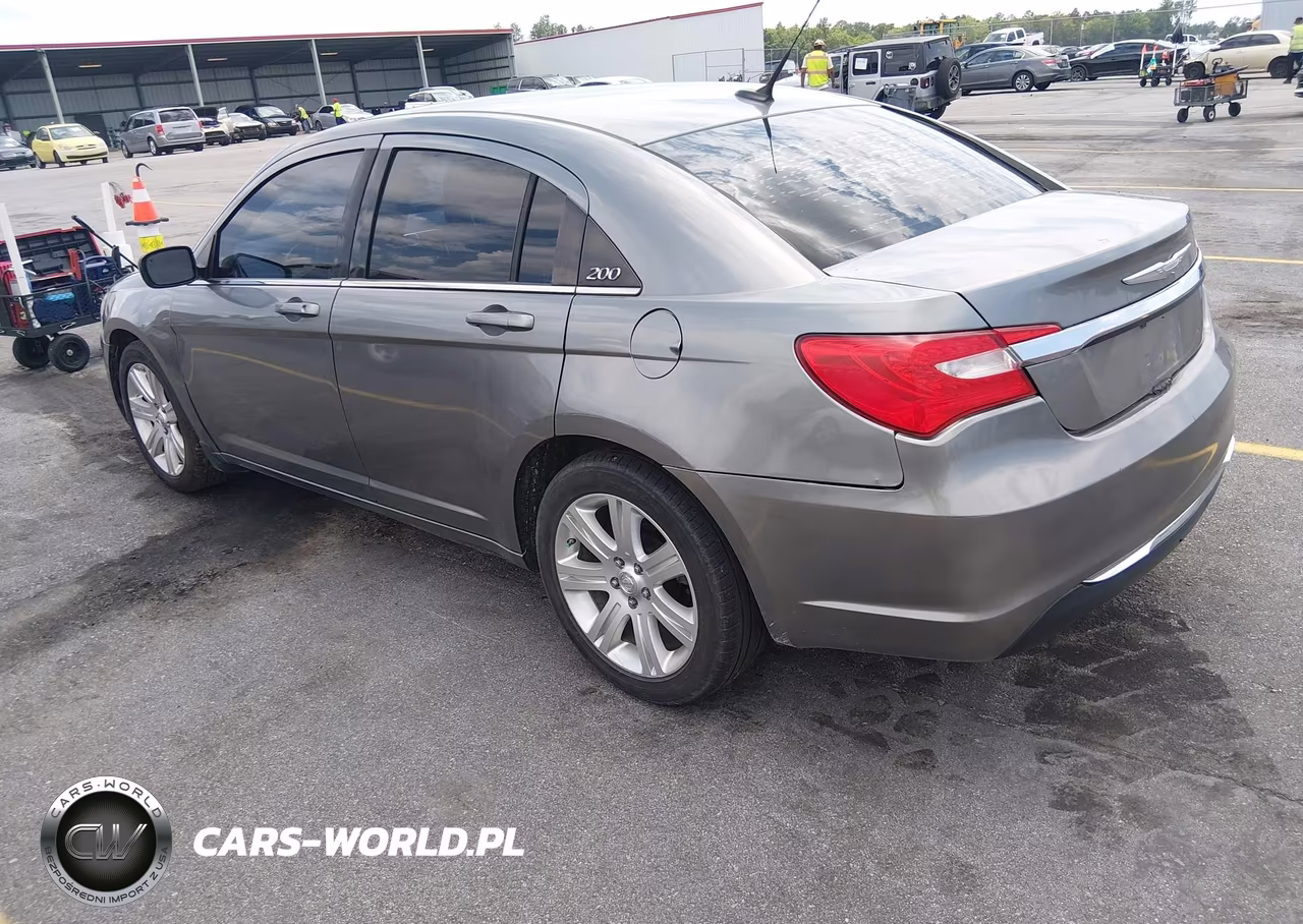 2011 Chrysler 200 Touring VIN:1C3BC1FB6BN614074 - 3