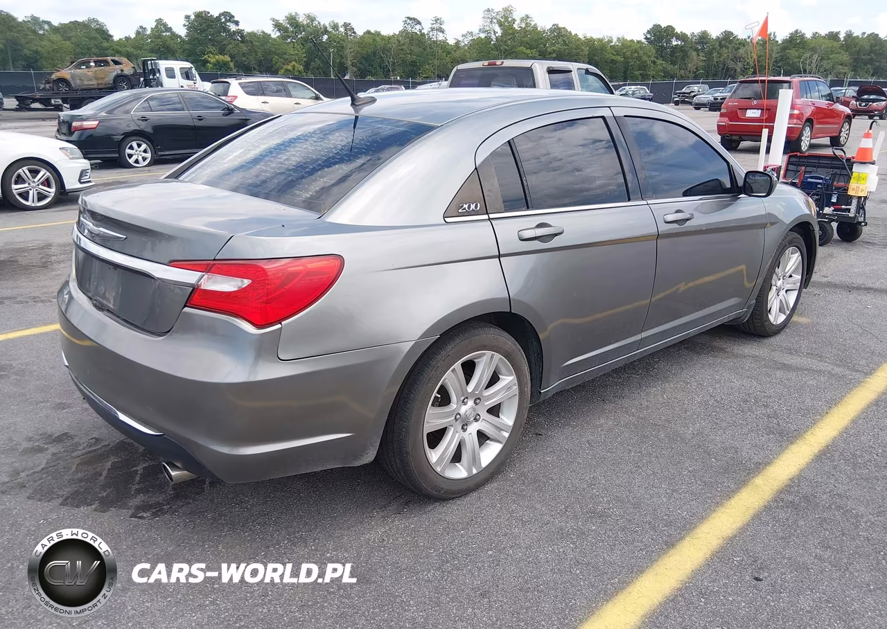 2011 Chrysler 200 Touring VIN:1C3BC1FB6BN614074 - 4