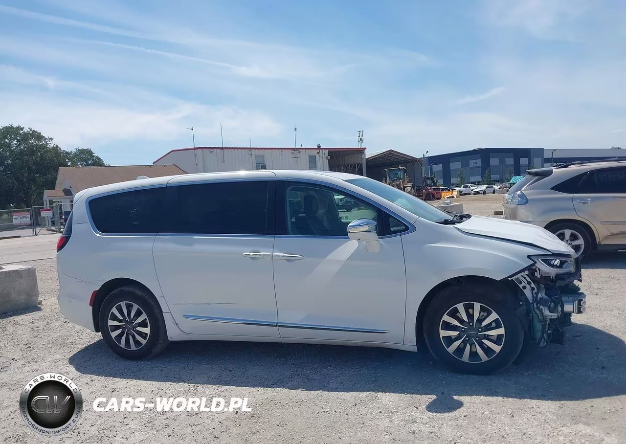 2022 Chrysler Pacifica Hybrid Limited VIN:2C4RC1S78NR161224 - 13